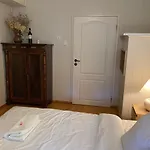 Apartman W Xix-wiecznym Spichlerzu Nad Jeziorem Z Dostepem Do Parku I Widokiem Na Dworek Modrzewiowy Z 1823 Roku Szteklin