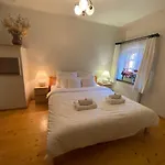 W Xix-wiecznym Spichlerzu Nad Jeziorem Z Dostepem Do Parku I Widokiem Na Dworek Modrzewiowy Z 1823 Roku Apartman *