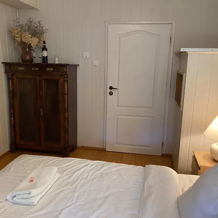 Apartment Lakeside Granary Apartment: 19th-century Charm With Park Access Szteklin