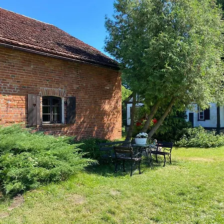 W Xix-wiecznym Spichlerzu Nad Jeziorem Z Dostepem Do Parku I Widokiem Na Dworek Modrzewiowy Z 1823 Roku