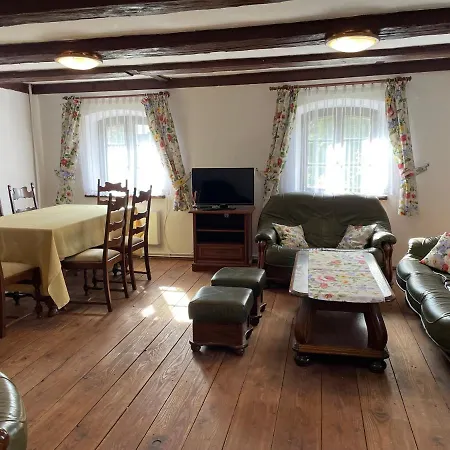 W Xix-wiecznym Spichlerzu Nad Jeziorem Z Dostepem Do Parku I Widokiem Na Dworek Modrzewiowy Z 1823 Roku Apartment *