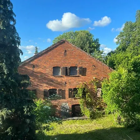 W Xix-wiecznym Spichlerzu Nad Jeziorem Z Dostepem Do Parku I Widokiem Na Dworek Modrzewiowy Z 1823 Roku Appartamento Szteklin