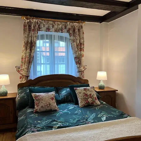 W Xix-wiecznym Spichlerzu Nad Jeziorem Z Dostepem Do Parku I Widokiem Na Dworek Modrzewiowy Z 1823 Roku * Szteklin