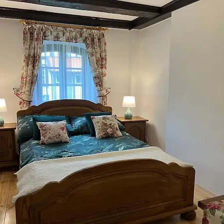 Lakeside Granary Apartment: 19th-century Charm With Park Access