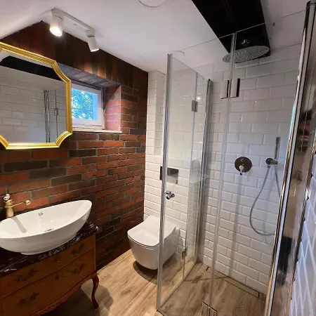 W Xix-wiecznym Spichlerzu Nad Jeziorem Z Dostepem Do Parku I Widokiem Na Dworek Modrzewiowy Z 1823 Roku شقة *