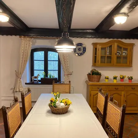 W Xix-wiecznym Spichlerzu Nad Jeziorem Z Dostepem Do Parku I Widokiem Na Dworek Modrzewiowy Z 1823 Roku شقة