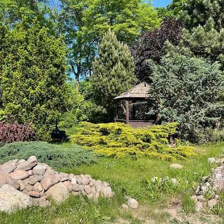 Appartamento W Xix-wiecznym Spichlerzu Nad Jeziorem Z Dostepem Do Parku I Widokiem Na Dworek Modrzewiowy Z 1823 Roku