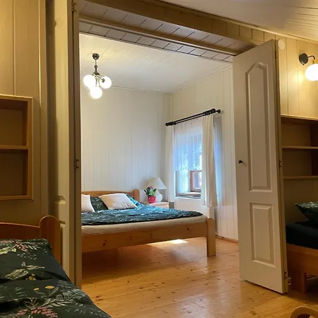 W Xix-wiecznym Spichlerzu Nad Jeziorem Z Dostepem Do Parku I Widokiem Na Dworek Modrzewiowy Z 1823 Roku