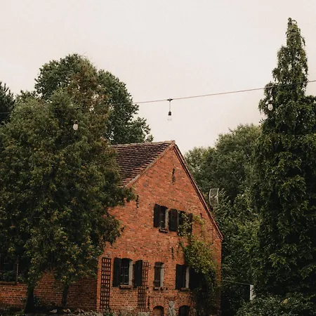 W Xix-wiecznym Spichlerzu Nad Jeziorem Z Dostepem Do Parku I Widokiem Na Dworek Modrzewiowy Z 1823 Roku Daire