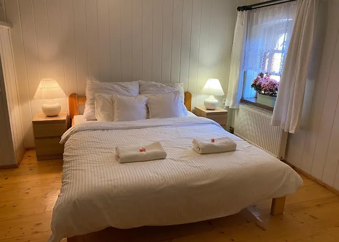 Daire W Xix-wiecznym Spichlerzu Nad Jeziorem Z Dostepem Do Parku I Widokiem Na Dworek Modrzewiowy Z 1823 Roku *