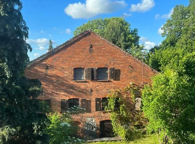 W Xix-wiecznym Spichlerzu Nad Jeziorem Z Dostepem Do Parku I Widokiem Na Dworek Modrzewiowy Z 1823 Roku Daire Szteklin