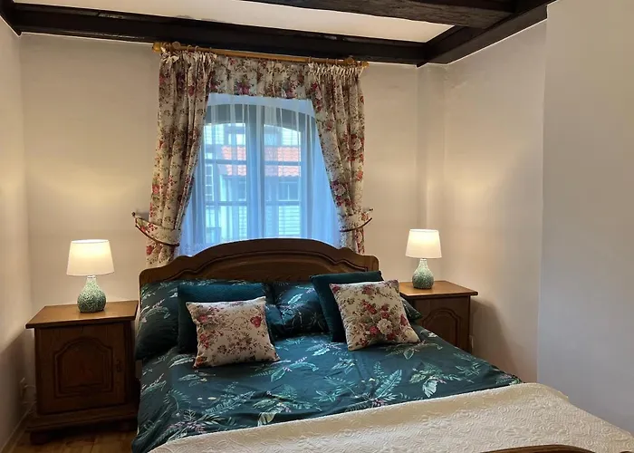 W Xix-wiecznym Spichlerzu Nad Jeziorem Z Dostepem Do Parku I Widokiem Na Dworek Modrzewiowy Z 1823 Roku * Szteklin