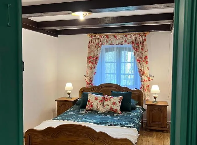 W Xix-wiecznym Spichlerzu Nad Jeziorem Z Dostepem Do Parku I Widokiem Na Dworek Modrzewiowy Z 1823 Roku Daire