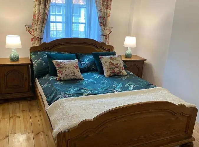 Daire W Xix-wiecznym Spichlerzu Nad Jeziorem Z Dostepem Do Parku I Widokiem Na Dworek Modrzewiowy Z 1823 Roku *