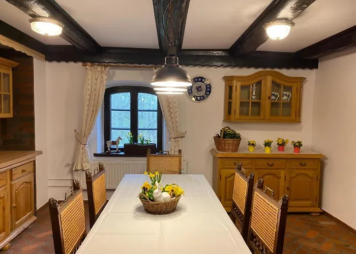 W Xix-wiecznym Spichlerzu Nad Jeziorem Z Dostepem Do Parku I Widokiem Na Dworek Modrzewiowy Z 1823 Roku Daire