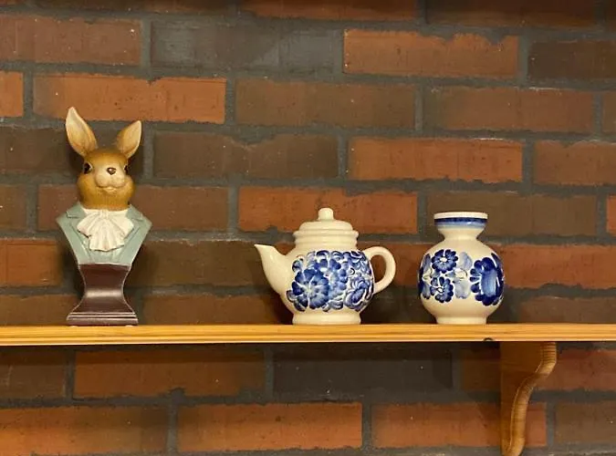 W Xix-wiecznym Spichlerzu Nad Jeziorem Z Dostepem Do Parku I Widokiem Na Dworek Modrzewiowy Z 1823 Roku Szteklin