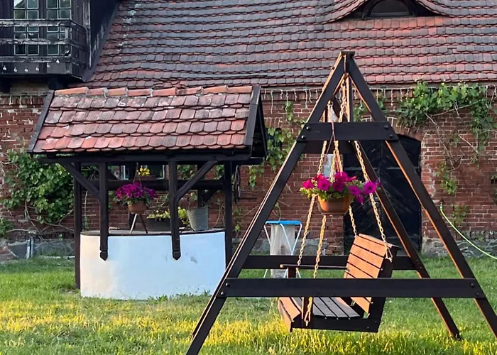 Daire W Xix-wiecznym Spichlerzu Nad Jeziorem Z Dostepem Do Parku I Widokiem Na Dworek Modrzewiowy Z 1823 Roku *