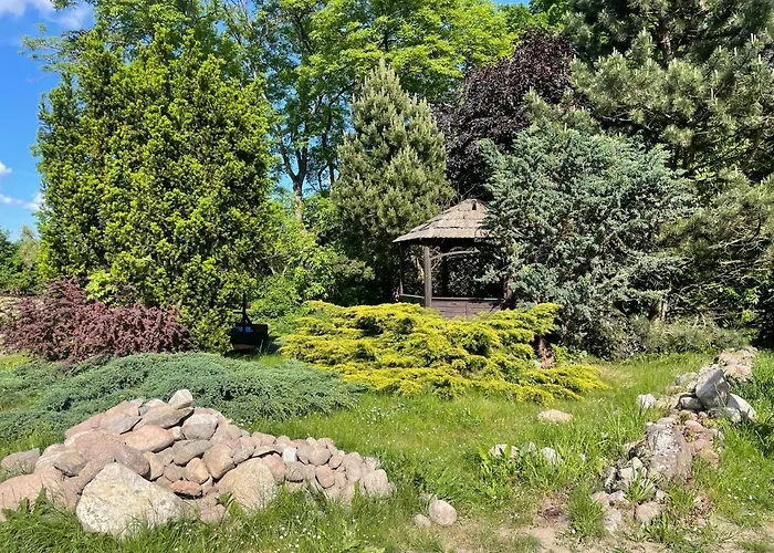 Daire W Xix-wiecznym Spichlerzu Nad Jeziorem Z Dostepem Do Parku I Widokiem Na Dworek Modrzewiowy Z 1823 Roku