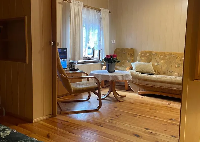 Daire W Xix-wiecznym Spichlerzu Nad Jeziorem Z Dostepem Do Parku I Widokiem Na Dworek Modrzewiowy Z 1823 Roku Szteklin