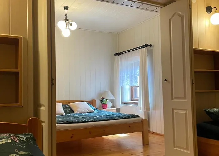 W Xix-wiecznym Spichlerzu Nad Jeziorem Z Dostepem Do Parku I Widokiem Na Dworek Modrzewiowy Z 1823 Roku