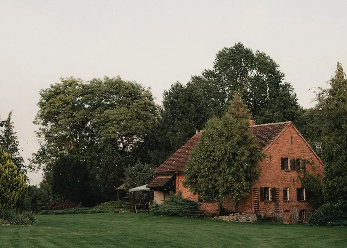 W Xix-wiecznym Spichlerzu Nad Jeziorem Z Dostepem Do Parku I Widokiem Na Dworek Modrzewiowy Z 1823 Roku * Szteklin