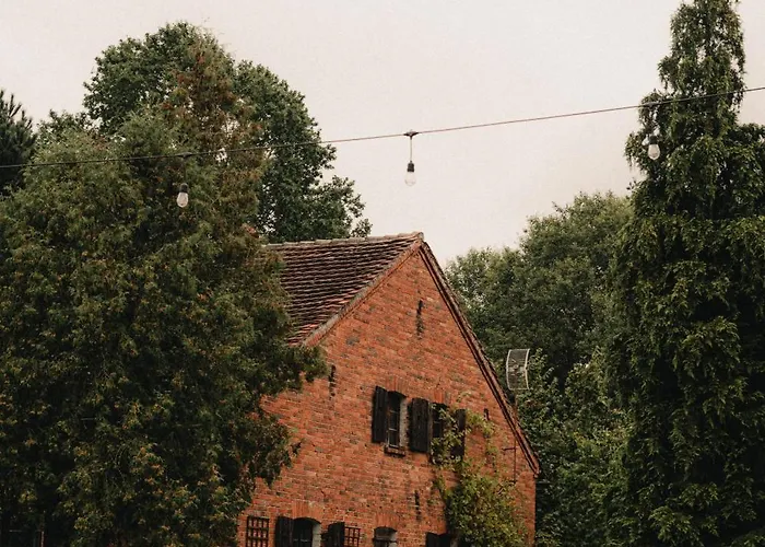 W Xix-wiecznym Spichlerzu Nad Jeziorem Z Dostepem Do Parku I Widokiem Na Dworek Modrzewiowy Z 1823 Roku Daire